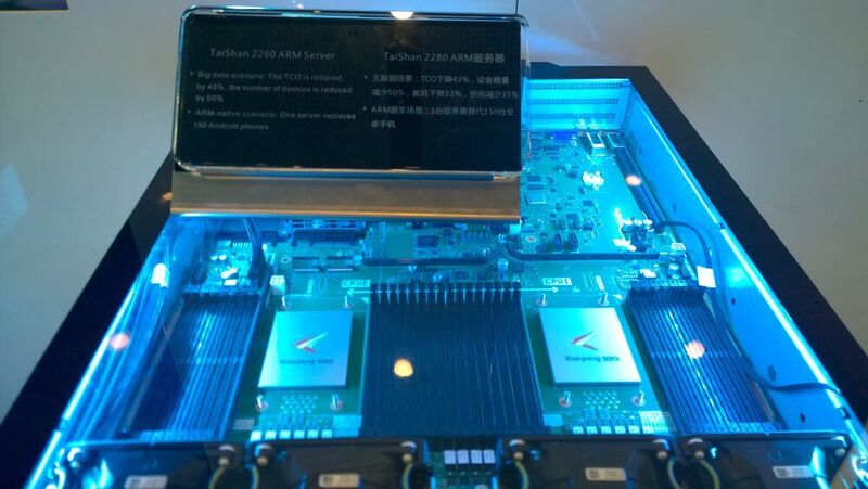 Ein Server mit zwei von Huawei entwickelten Kunpeng-920-Prozessoren. Die ARM-Prozessoren mit 64 Cores und PCI-Express-4.0-Unterstützung sowie zwei 100-GbE-Ports werden in einem EUV-basierte 7-nm-Fertigungsverfahren hergestellt. Sie sollen eine Taktfrequenz von 2,6 GHz erreichen uns so die weltweit schnellsten ARM-Prozessoren sein. (Vogel IT-Medien)