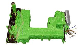 Seheh Ihre Heißkanalsystem nach längerem Einsatz auch so aus? Dann sollten Sie mal die thermischen Reinigungssysteme von Schwing Technolgies ausprobieren... (Schwing)