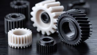 Im klassischen Maschinen- und Anlagenbau gehört Polyetheretherketon (PEEK) mittlerweile zu den etablierten Werkstoffen für hochbelastete Komponenten. Typische Anwendungen sind unter anderem Zahnräder und Getriebekomponenten.
 (Bild: © Gatherina – stock.adobe.com)