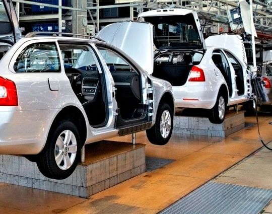 Seit längerer Zeit setzen sich die EU und USA zusammen, um Modalitäten in Sachen Automobilbau zu bereden. Jetzt war wieder ein Treffen. Doch das hat erneut nicht mehr gebracht als unverbindliche Zusagen und Frust – vor allem für den deutschen Automobilsektor.(Bild:  Brennus)