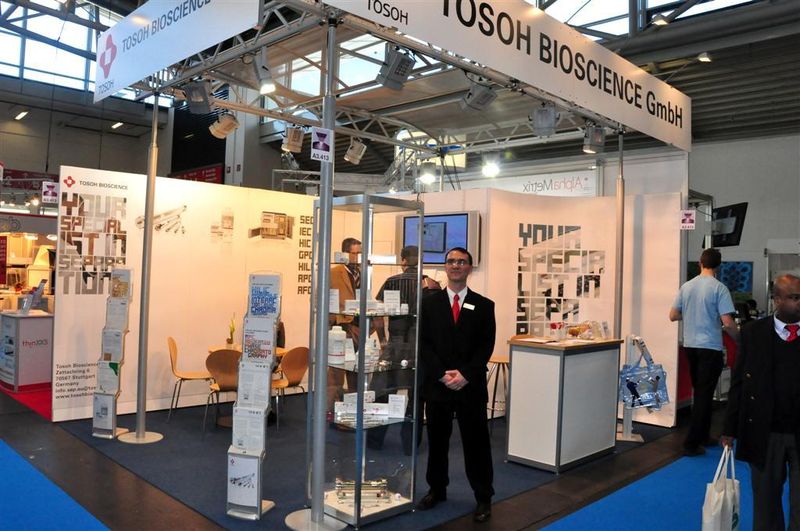 Tosoh Bioscience ist ein Marktführer in der Flüssigchromatographie mit Schwerpunkt Bioseparation. Dr. Michael Marquardt, Keyaccountmanager für Laboratory Business, stellt auf der Analytica die neuen Produkte vor, beispielsweise das TSKgel SP-3PW. (Archiv: Vogel Business Media)