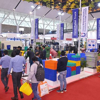Zu letzten Plastfocus in Neu-Delhi (Indien) kamen über100.000 Fachbesucher. Künftig findet diese Fachmesse für Kunststoffmaschinen in Bengaluru statt.  (Bild: Plastfocus)