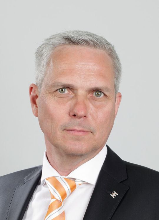 Wolfgang Weltermann, Produktmanager bei Weidmüller, hat im Team den Schaltschrankbau von Morgen aus verschiedenen Perspektiven analysiert. Wolfgang Weltermann, Produktmanager bei Weidmüller, hat im Team den Schaltschrankbau von Morgen aus verschiedenen Perspektiven analysiert.