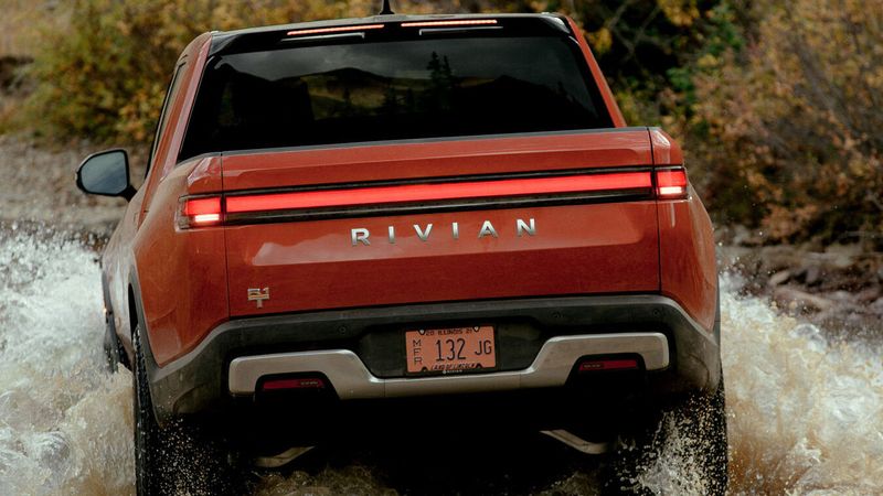 VW und Rivian besiegeln ihre Partnerschaft.(Bild:  Rivian)