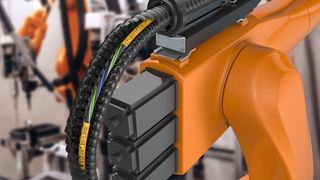 Die Chainflex IO-Link-Leitungen sind speziell für den Einsatz in der Torsion am Roboter als auch für höchste Beanspruchungen in der Energiekette ausgelegt. (Igus)