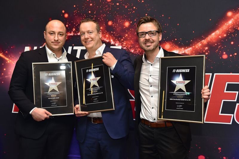 „Refurbishing & Remarketing“: Marco Kuhn, bb-net Media (Gold), Ralf Schweitzer, GSD Remarketing (Platin), Ronny Drexel, MRM  (Gold), v. l. (Hannes Magerstaedt Photography)