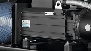 Beim innovativen Antriebssystem activeDrive von Sumitomo ermöglichen ein frequenzgeregelter Hochleistungsmotor in Verbindung mit einer Hydraulikpumpe eine höhere Geschwindigkeit und Energieeffizienz. Diese Anlage wird auf der Hybrid Expo in Stuttgart ein Highlight des Sumitomo-Auftritts sein. (Bild: Sumitomo (SHI) Demag)