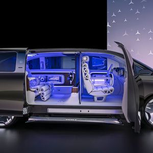 Auf eine klassische C-Säule verzichtet Mercedes beim Vision V.(Bild:  Mercedes-Benz)
