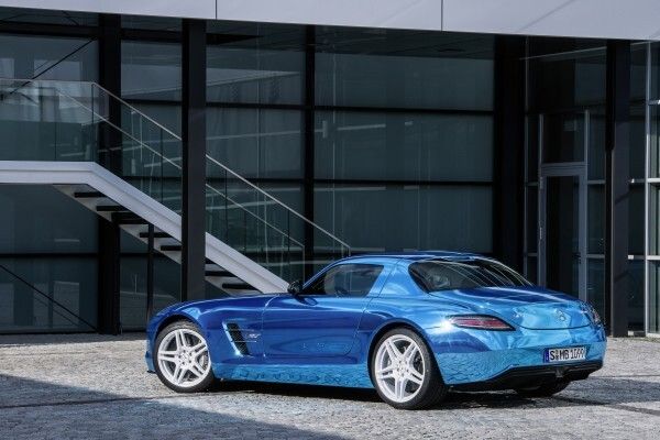 Der Mercedes-Benz SLS AMG Coupé Electric Drive - mit einer Gesamtleistung von 552 kW und einem maximalen Drehmoment von 1000 Nm der stärkste Elektro-Supersportwagen der Welt (Daimler AG)