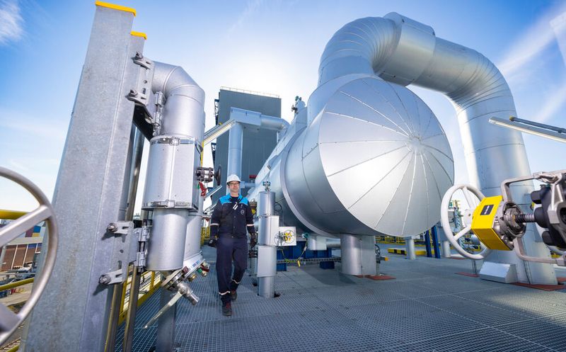 Covestro-Mitarbeiter in der Anlage in Dormagen. (Bild: Covestro)