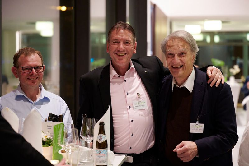 Impressionen vom ELEKTRONIKPRAXIS Frühlingsfest 2023 im Ketterer Kunst mit der Verabschiedung von Johann Wiesböck.  (Bild: © EYE AM CHRIS)