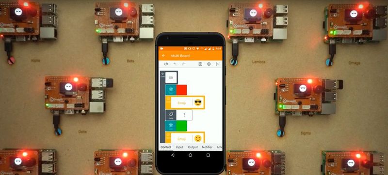 GraspIO Cloudio: Multisterung von Licht und Emojis auf dem Display des GraspIOs (Bild: Graspio)