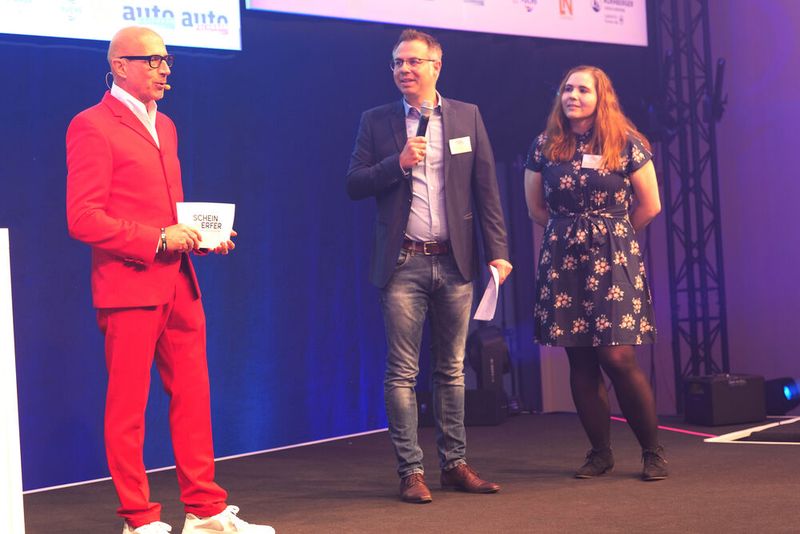 Johannes und Barbara Huber aus der Geschäftsleitung des Autohauses Huber konnten überzeugend darstellen, wie familiär die Ausbildung in ihrem Betrieb abläuft. (Bild: Schmidt/autoFACHMANN)