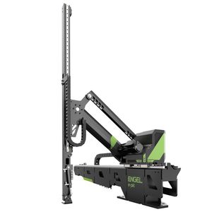 Premiere: Die innovative Kinematik des neuen Engel e-pic Roboters sei der Schlüssel für höchste Effizienz und Wirtschaftlichkeit bei einfachen Pick-and-Place-Anwendungen. Der neue Kleinroboter lässt sich besonders platzsparend in die erweiterte Schutzumhausung der Maschine integrieren, so Engel.