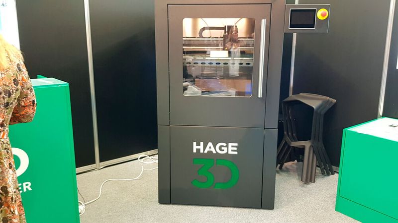 Die Firma Hage3D aus Östereich präsentierte ihren FDM-Drucker mit offenem Materalsystem für großformatige Kunststoff-Bauteile. (Bild: D.Quitter/VCG)