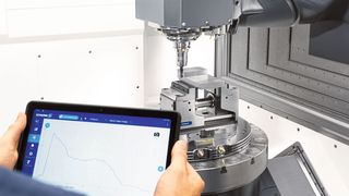 Prozess überwachen: Der Werkzeughalter erkennt Schwingungen und beschädigte Werkzeugschneiden.  (Bild: Schunk)