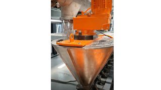Il nuovo sistema di alimentazione Leistritz (LEH) aumenta la produttività nell'estrusione di materiali a bassa densità apparente. (Bild: Leistritz)