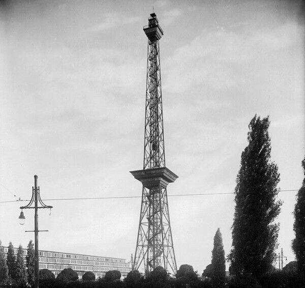Der Berliner Funkturm Mitte der 20er Jahre (DRA/PRG)