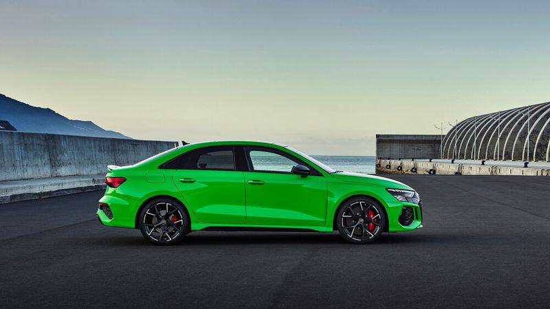 Serienmäßig steht der Audi RS3 auf 19-Zoll-Rädern. (Bild: Audi)