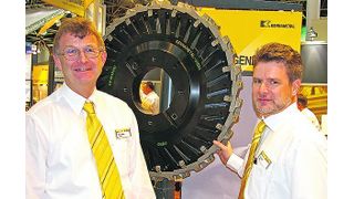 Dr. Joachim Fabry (links), Leiter Zerspantechnologie bei Kennametal, und Volker Fritsche, Leiter technischer Service, sehen eine vermehrte Nachfrage nach kundenspezifischen Werkzeuglösungen. (Archiv: Vogel Business Media)