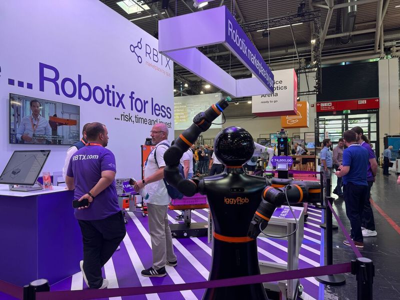 Robotik und KI sind das allgegenwärtige Trendthema der diesjährigen automatica gewesen. Hier am Stand von igus. (Bild: Anne Richter, VCG)