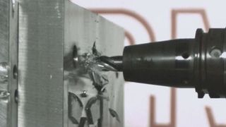 Das kann teuer werden: Crash einer Frässpindel mit dem Wekstück – Jakob Antriebstechnik liefert mit dem permanentmagnet-basierten System MS³ jetzt die effektive Schadensprävention. (Bild: Jakob)