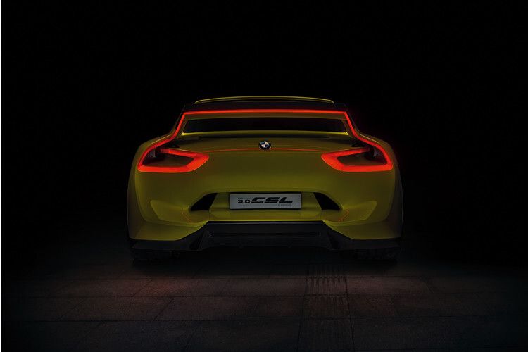Ein Lichtband im Spoiler verbindet zudem beide Rückleuchten. (Foto: BMW)