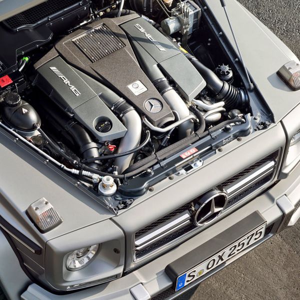 Platz genutzt: 5,5 Liter Unvernunft und Fahrspaß. (Mercedes-Benz)