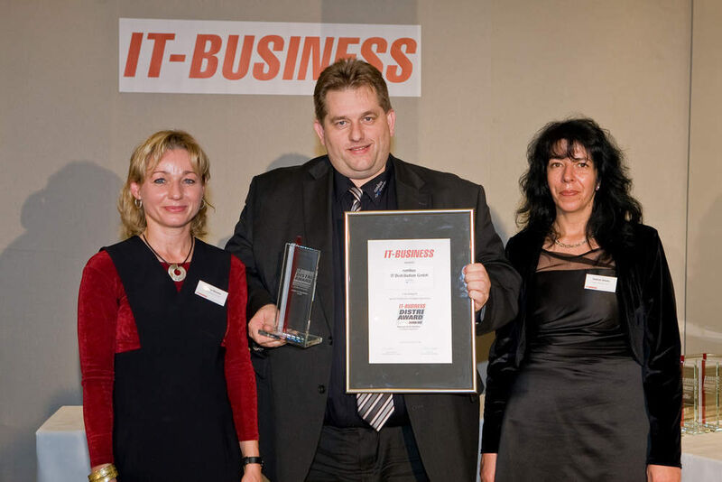 In der Kategorie der Spezial-Distributoren mit Eigenmarke errang Rombus den Platin-Award. Rombus-Chef Ralph Koch freute sich über die Auszeichnung. (Archiv: Vogel Business Media)