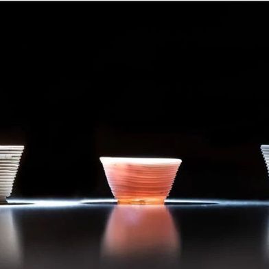 Das sogenannte Direct Ink Printing ermöglicht den Start des Prozesses bei Raumtemperatur, gefolgt von einer Wärmebehandlung bei lediglich 250 °C. (Bild: Lincoln  Laboratory)