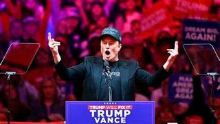 Elon Musk ist großer Fan von Donald Trump. Das könnte ihm nach dem Wahlsieg jetzt helfen, denn ihm steht offensichtlich ein Pöstchen in Aussicht, das die schwächelnde Nachfrage nach Tesla-Stromern beenden könnte. Gleichzeitig äußerte er sich despektierlich gegen den Kanzler. (Bild: D. Doory)