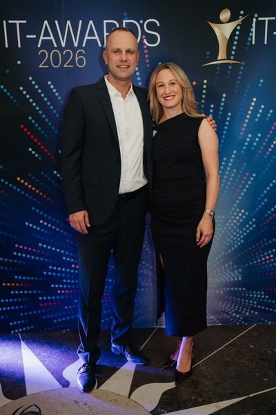 Sebastian Schwab und Jana Schmidt von Atlassian. (Bild: Manuel Emme Fotografie)