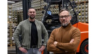 Daniel Küster (l.) übergibt den logistischen Staffelstab der Haus-Cramer-Gruppe an Dimitri Lagun. (Bild: Hubertus Struchholz Fotografie)