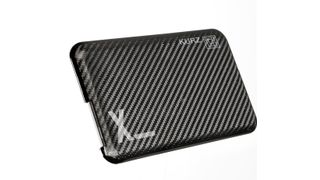 Eine neue Materialkombination der Lanxess-Tochter Bond-Laminates GmbH ermöglicht es in Verbindung mit der Leonhard Kurz-Trockenlacktechnologie, fertig dekorierte Gehäuseteile für elektronische Geräte mit extrem dünner Wanddicke in einem Prozessschritt herzustellen. (Lanxess)