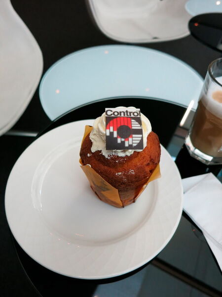 30 Jahre Control – im Pressezentrum gibt es Cupcakes zum Jubiläum. (Bild: Devicemed / Schäfer)