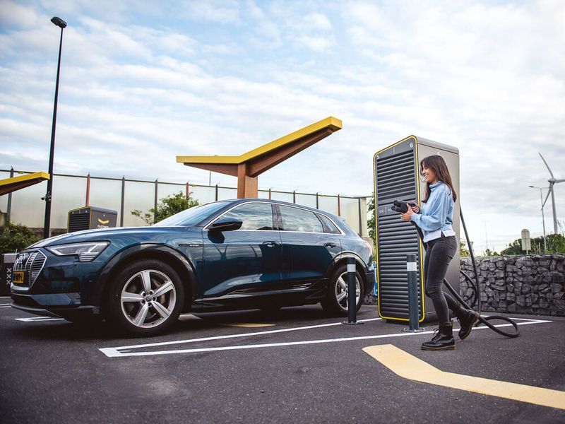 Ab dem 1. Januar 2023 gilt eine neue Förderrichtlinie für E-Autos. Ab dem 1. Januar 2023 gilt eine neue Förderrichtlinie für E-Autos.