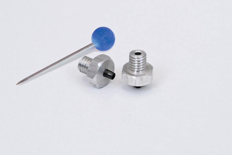 Der kleinste Flachsauggreifer mit 1 mm Durchmesser, handhabt etwa Elektronikbauteile mit einer Kraft von 0,03 N. (Bild: Schmalz)