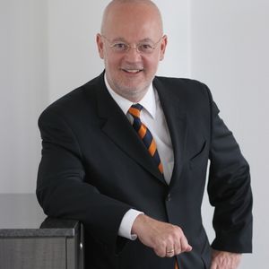 Arcor-Vertriebsvorstand Michael Grodd findet, dass die neuen und komplexeren Dienste dem Kunden am besten im Gespräch erklärt werden.