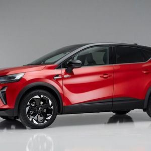 Mitsubishi hat den ASX überarbeitet. Die Grundkarosserie wurde nicht angefasst, allerdings der vordere Stoßfänger im Sinne des Mitsubishi-Markendesigns „Dynamic Shield“ nachgeschärft.(Bild:  Mitsubishi)