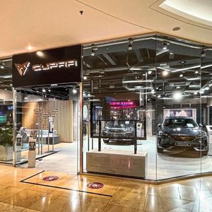 Der Pop-up-Store von außen im Breuningerland Sindelfingen.(Bild:  Seat)