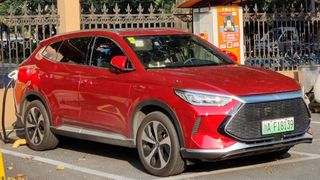 Der Song Plus von BYD (BEV/PHEV) war von Januar bis März dieses Jahres der meist verkaufte Pkw in China. (Bild: BYD Song Plus DM-i / Zotyefan / CC BY-SA 4.0)