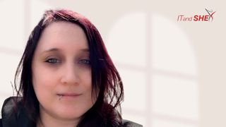 Der Kyndryl-KI-Expertin Justine Smyzek hat das Gaming den Weg in die IT geebnet. Sie ist der Überzeugung, dass auch junge Frauen einfach mal was ausprobieren sollten. (Bild: Kyndryl)