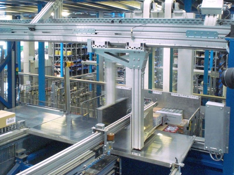 Eine Erweiterungsmöglichkeit auf insgesamt acht COM-Maschinen wurde bereits in der Planung berücksichtigt. (Bild: Witron)