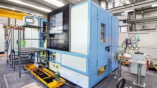 Erstmals hat Hatebur eine ihrer Horizontalpressen mit einem Direktantrieb von Siemens ausgerüstet – dies ermöglicht eine grosse Flexibilität beim Umformen. (Siemens)