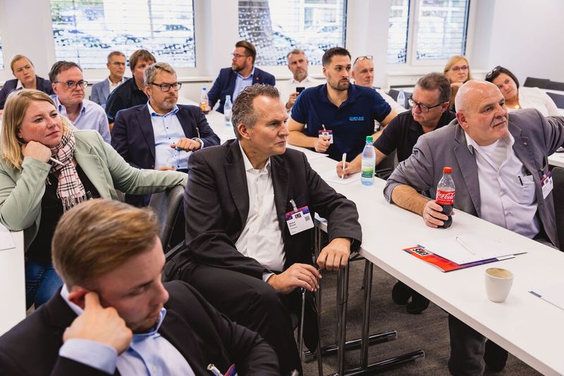 Impressionen vom 24. Würzburger EMS-Tag: Im Mittelpunkt standen aktuelle Branchenthemen, praxisnahe Impulse und insbesondere der persönliche Austausch innerhalb der EMS-Community. (Bild: Stefan Bausewein)