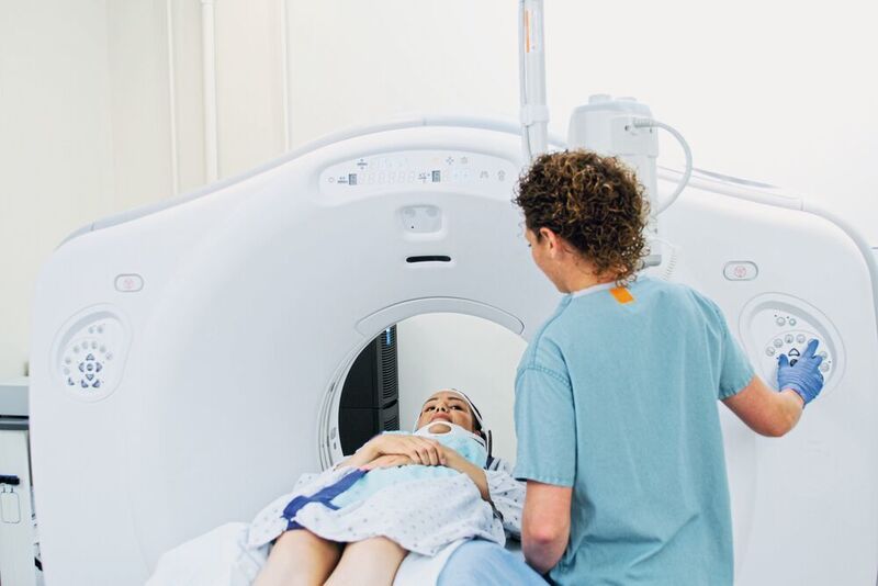 In der Medizintechnik werden Hochspannungskondensatoren unter anderem in Computertomographen, Röntgengeräten oder Kernspintomographen verwendet. (©Trish23 – stock.adobe.com)