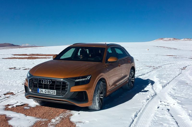 ... immerhin eine Höhe, bei der Mensch und Maschine so langsam die Puste ausgeht. Der Audi kann da oben auf seinen Turbolader zurückgreifen und sich über die S-Stellung der Acht-Gang-Tiptronic zusätzliches Drehzahlniveau genehmigen.  (Ampnet)