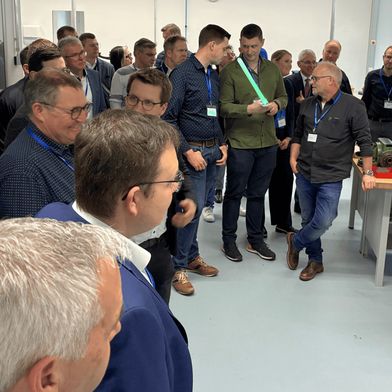 Hohe Resonanz beim Günther Innovationstag: Knapp 100 Teilnehmer informieren sich praxisnah über aktuelle Spritzgusslösungen und die neuesten Entwicklungen in der Heißkanaltechnik.  (Bild: Günther)