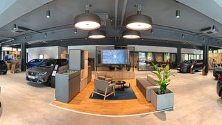 Für Graf Hardenberg ist Cupra eine Wachstumsmarke – wie bei vielen Partnern des Volkswagenkonzerns. Im Bild ein Blick in die Cupra Garage in Karlsruhe. (Bild: Graf JHardenberg)