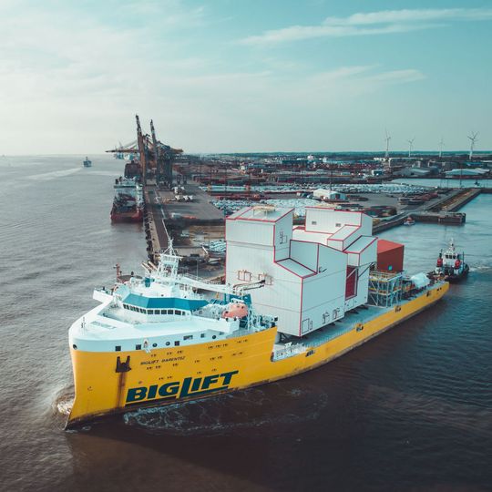 Die ersten Anlagen für ein Hafenumschlagsystem in Kanada wurden komplett vormontiert aus Bremerhaven, Deutschland, nach Baffin Island verschifft. Die ersten Anlagen für ein Hafenumschlagsystem in Kanada wurden komplett vormontiert aus Bremerhaven, Deutschland, nach Baffin Island verschifft.
